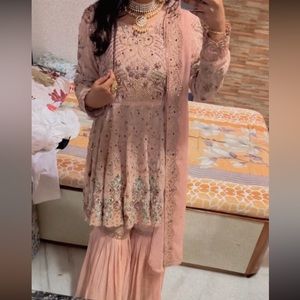 Selling this Pakistani suit from kohinoor! Only worn 1 time!